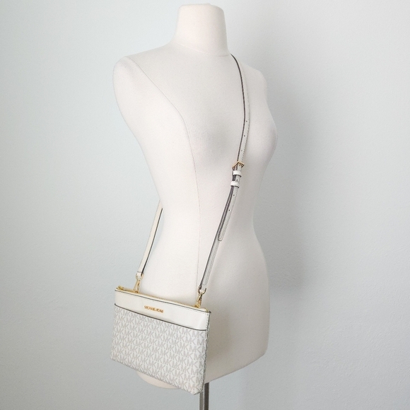 Michael Kors Cream White Pebble Coated Leather Jet Set Crossbody Handbag w COA - Picture 4 of 9